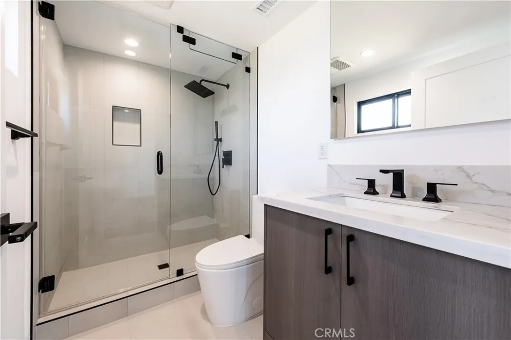 7008 Aura Reseda, CA 91335
