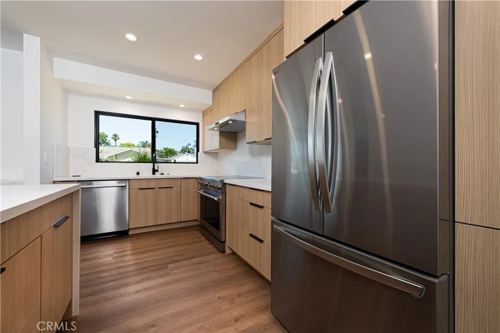 7008 Aura Reseda, CA 91335