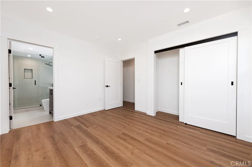 7008 Aura Reseda, CA 91335