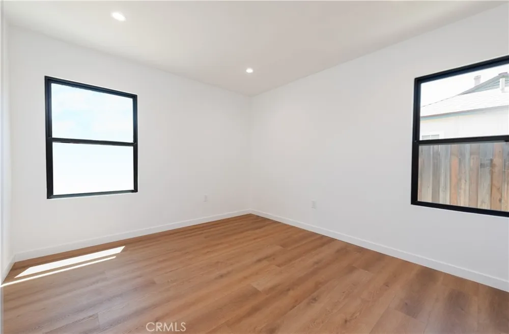 7008 Aura Reseda, CA 91335