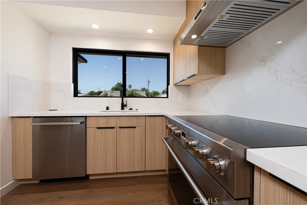 7008 Aura Reseda, CA 91335