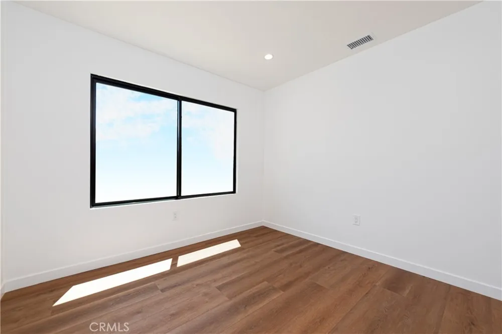 7008 Aura Reseda, CA 91335