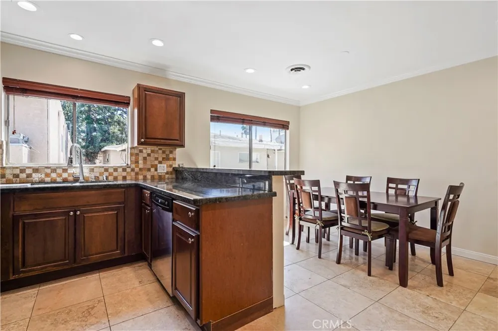 15457 Moorpark #5 Sherman Oaks, CA 91403