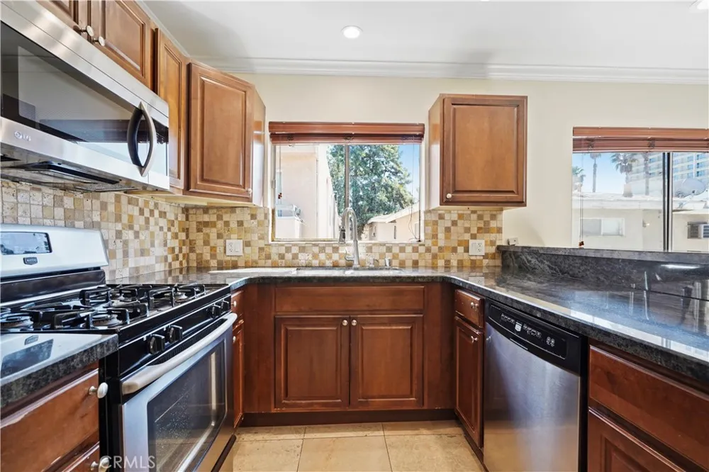 15457 Moorpark #5 Sherman Oaks, CA 91403