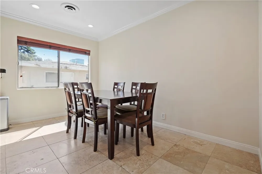 15457 Moorpark #5 Sherman Oaks, CA 91403