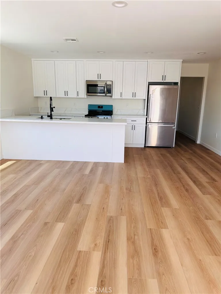 13447 Filmore Pacoima, CA 91331