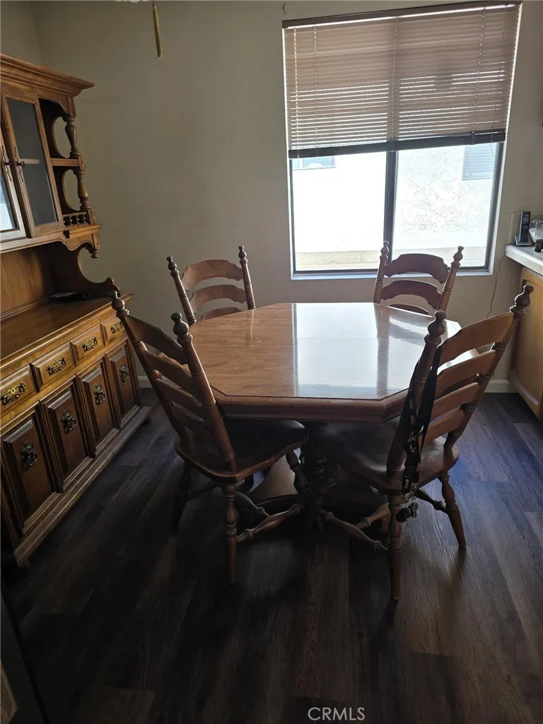 19451 Sherman Way #504 Reseda, CA 91335