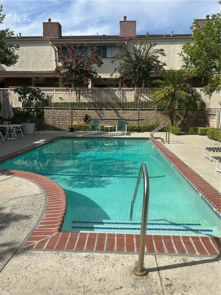 19451 Sherman Way #504 Reseda, CA 91335