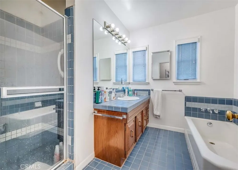 5646 Vesper Los Angeles, CA 91411