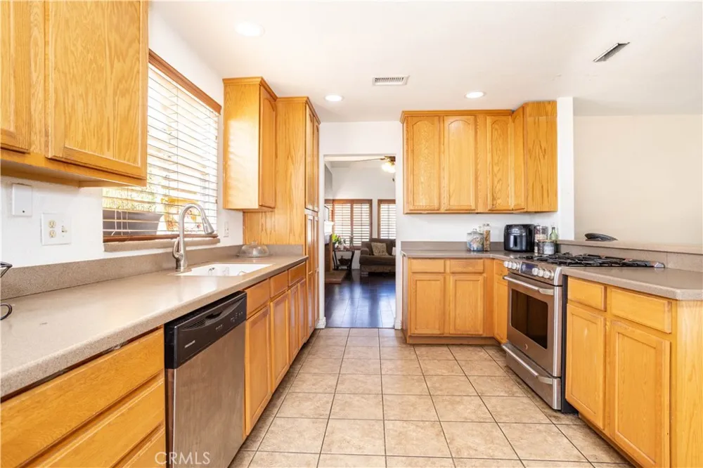 37422 cambridge Lane Palmdale, CA 93550