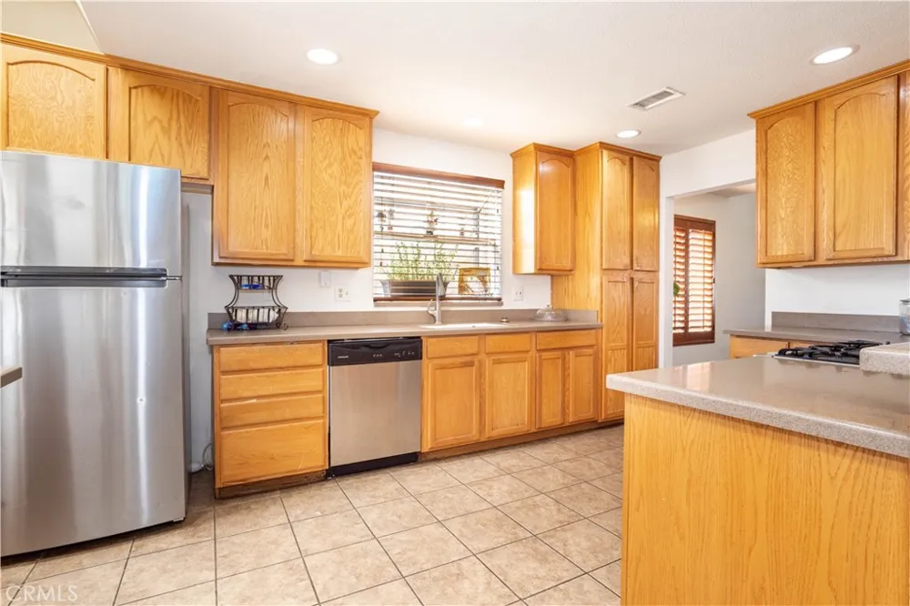 37422 cambridge Lane Palmdale, CA 93550