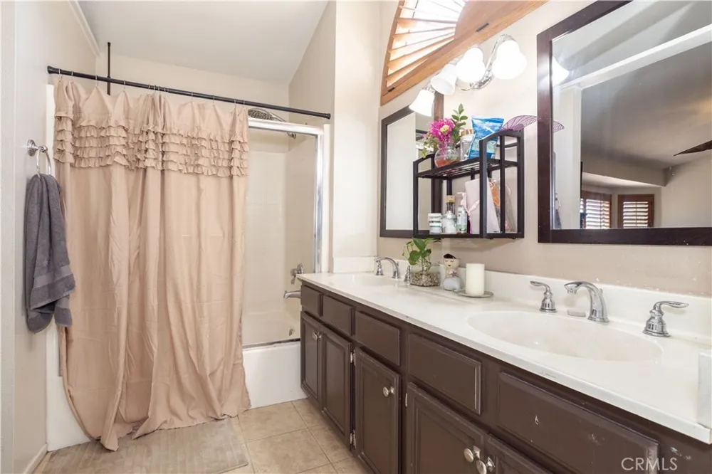 37422 cambridge Lane Palmdale, CA 93550
