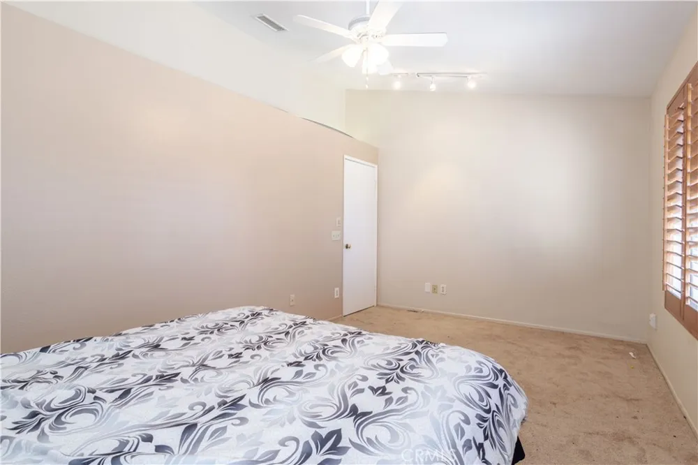 37422 cambridge Lane Palmdale, CA 93550