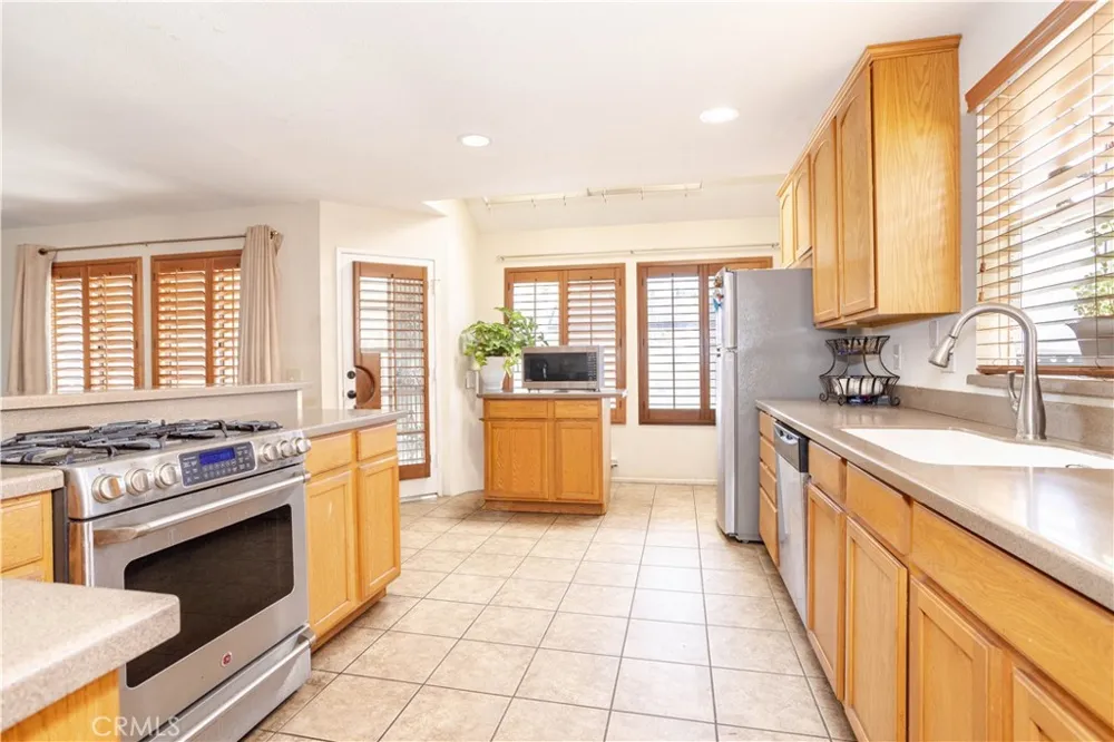 37422 cambridge Lane Palmdale, CA 93550