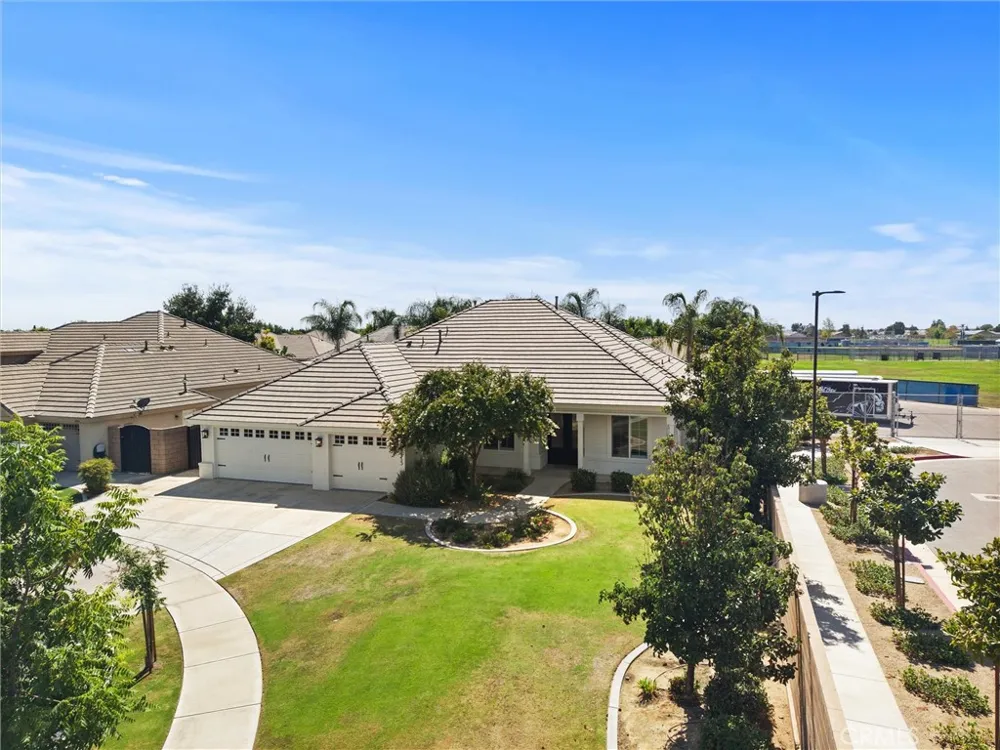 6113 Dartmoor Wood Bakersfield, CA 93314