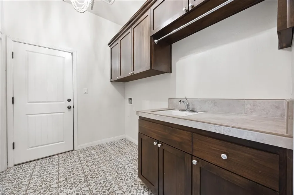 6113 Dartmoor Wood Bakersfield, CA 93314