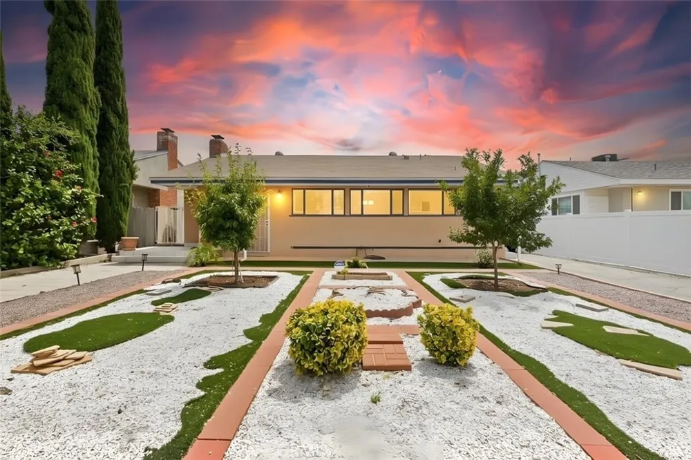 6306 Denny Avenue North Hollywood, CA 91606