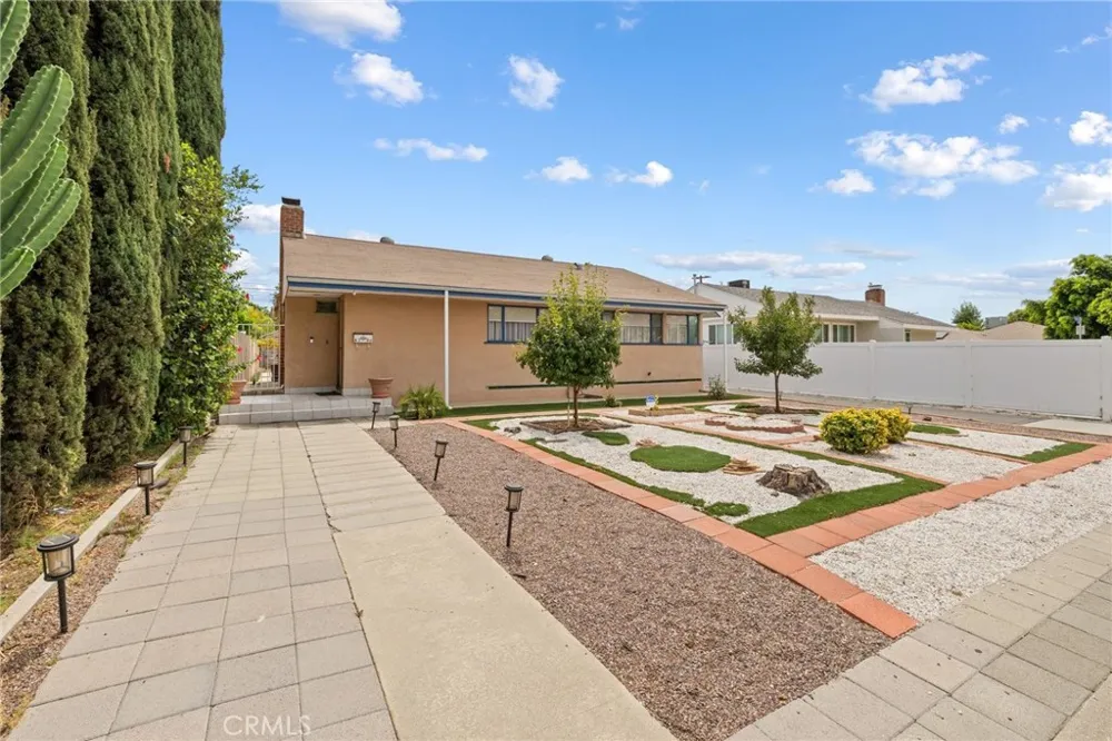 6306 Denny Avenue North Hollywood, CA 91606