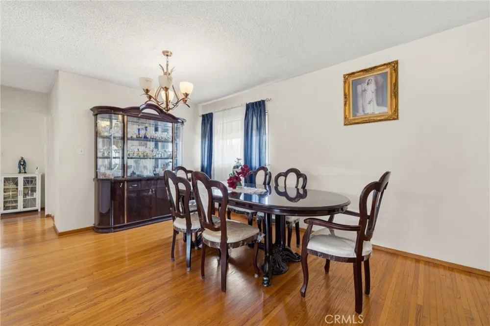 6306 Denny Avenue North Hollywood, CA 91606