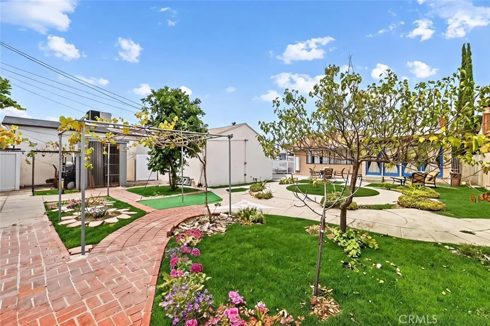 6306 Denny Avenue North Hollywood, CA 91606