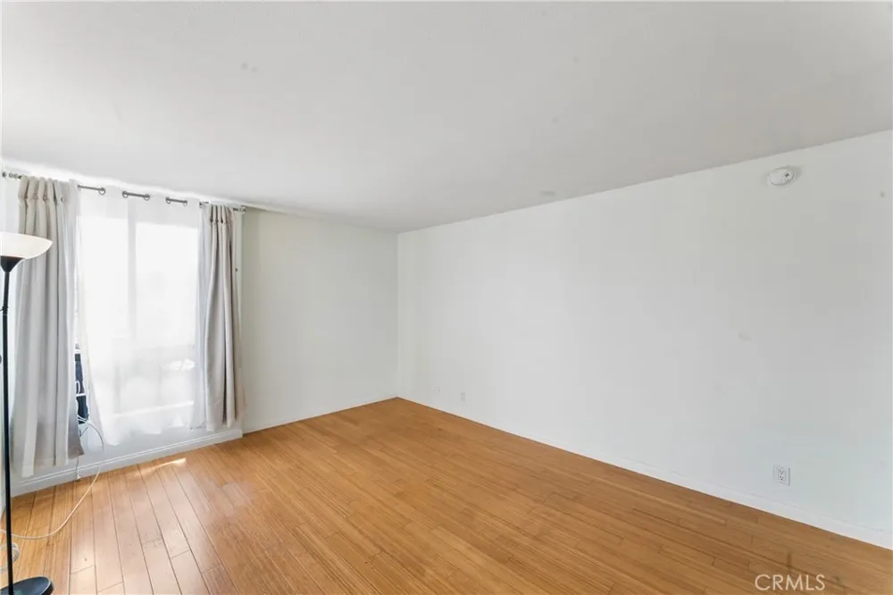 7826 Topanga Canyon #220 Canoga Park, CA 91304