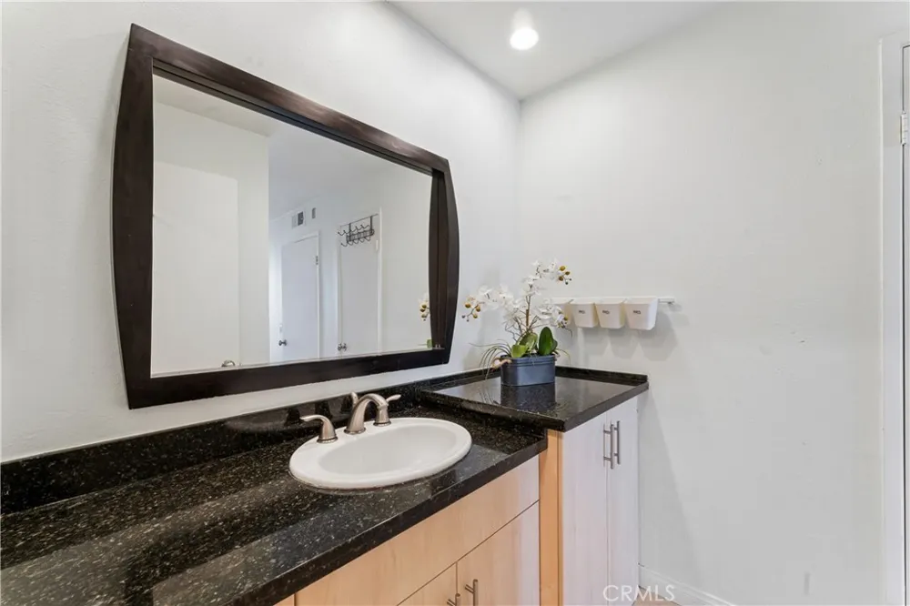 7826 Topanga Canyon #220 Canoga Park, CA 91304