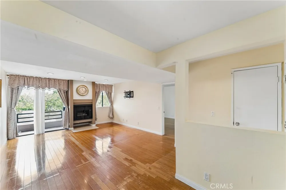 7826 Topanga Canyon #220 Canoga Park, CA 91304