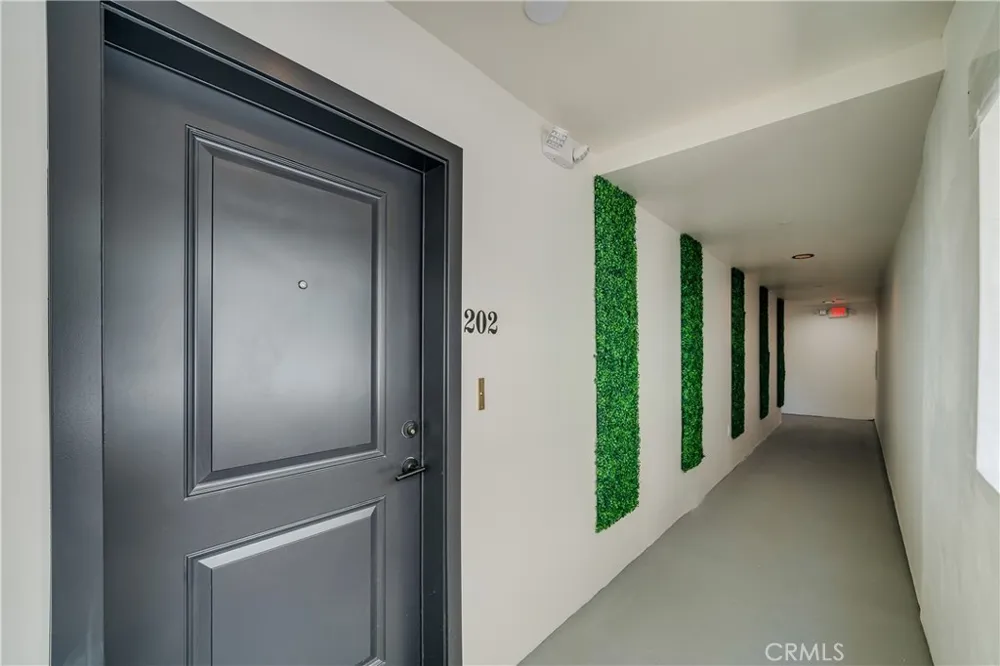 7018 Alabama #203 Canoga Park, CA 91303