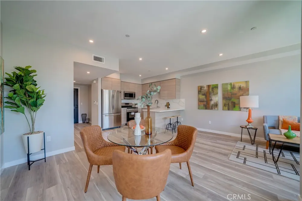 7018 Alabama #203 Canoga Park, CA 91303