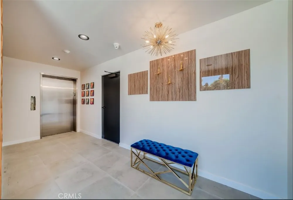 7018 Alabama #203 Canoga Park, CA 91303