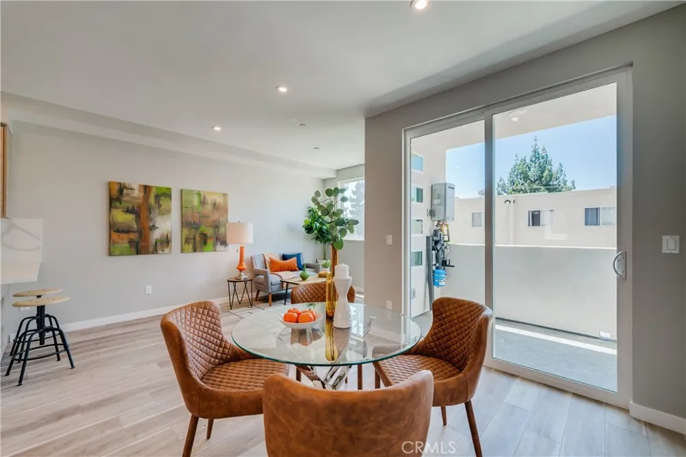 7018 Alabama #203 Canoga Park, CA 91303