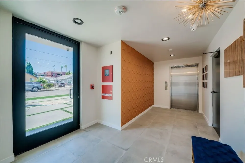 7018 Alabama #203 Canoga Park, CA 91303