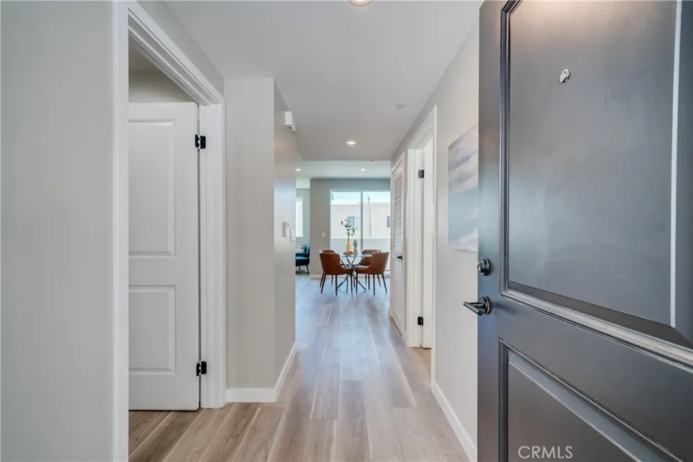 7018 Alabama #203 Canoga Park, CA 91303