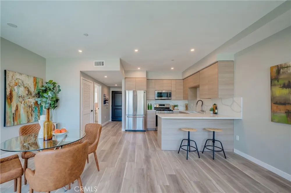 7018 Alabama #203 Canoga Park, CA 91303