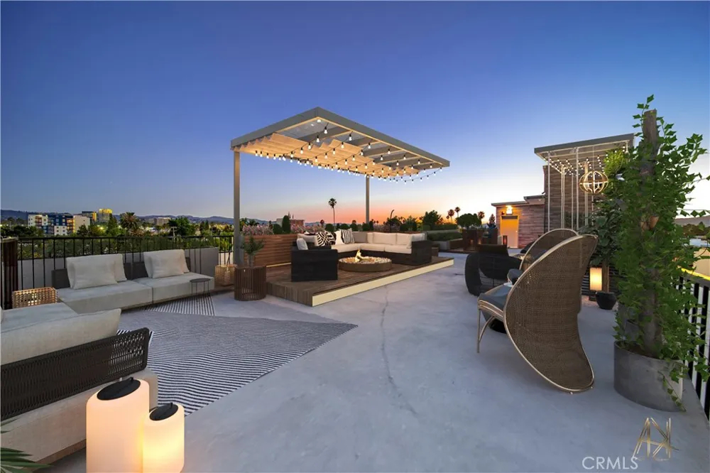 7018 Alabama #203 Canoga Park, CA 91303