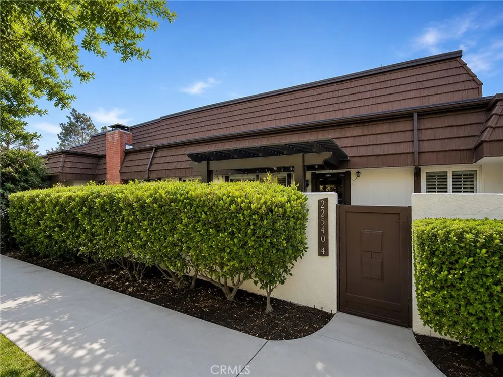 22540 Jeffrey Mark Court #4 Chatsworth, CA 91311