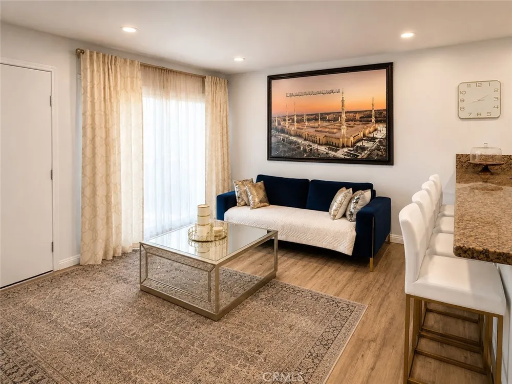 22540 Jeffrey Mark Court #4 Chatsworth, CA 91311