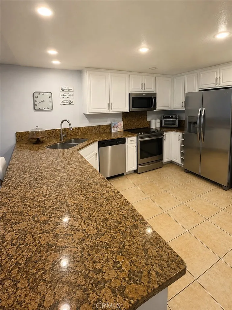 22540 Jeffrey Mark Court #4 Chatsworth, CA 91311