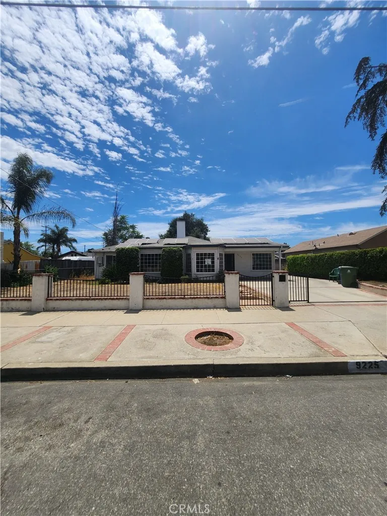 9225 Telfair Sun Valley, CA 91352
