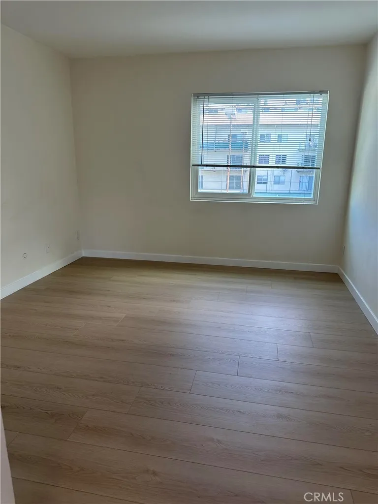 5460 White Oak Avenue #E207 Encino, CA 91316