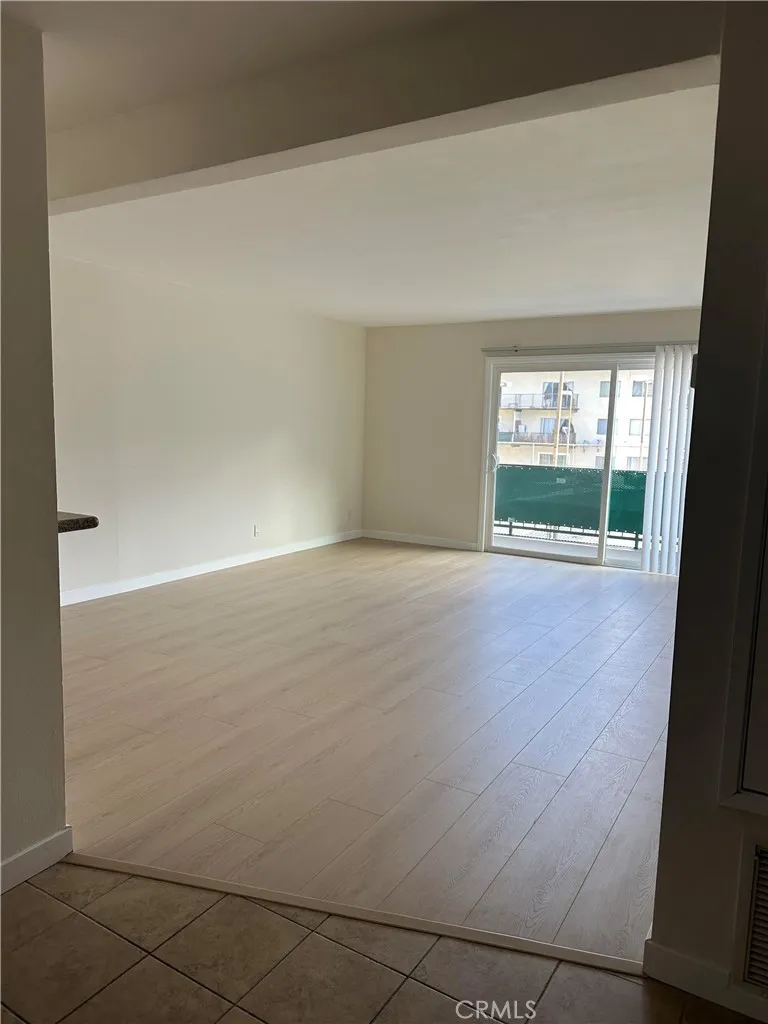 5460 White Oak Avenue #E207 Encino, CA 91316