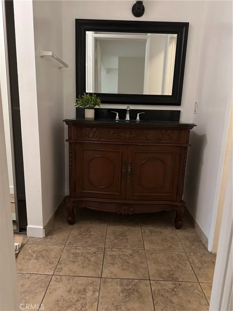 5460 White Oak Avenue #E207 Encino, CA 91316