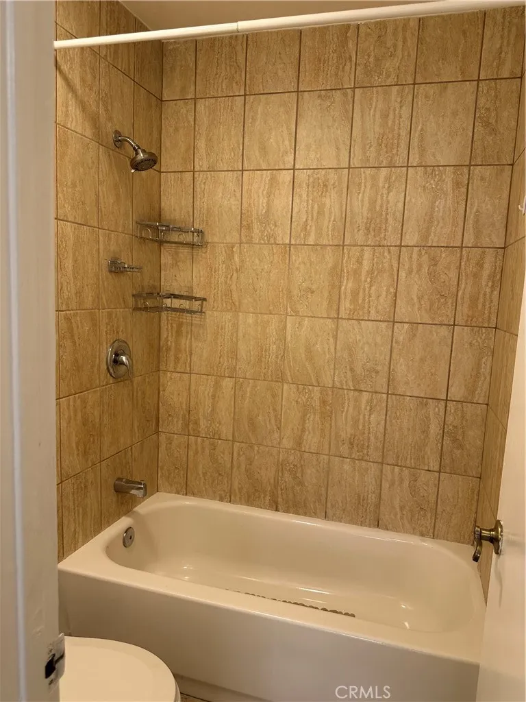 5460 White Oak Avenue #E207 Encino, CA 91316