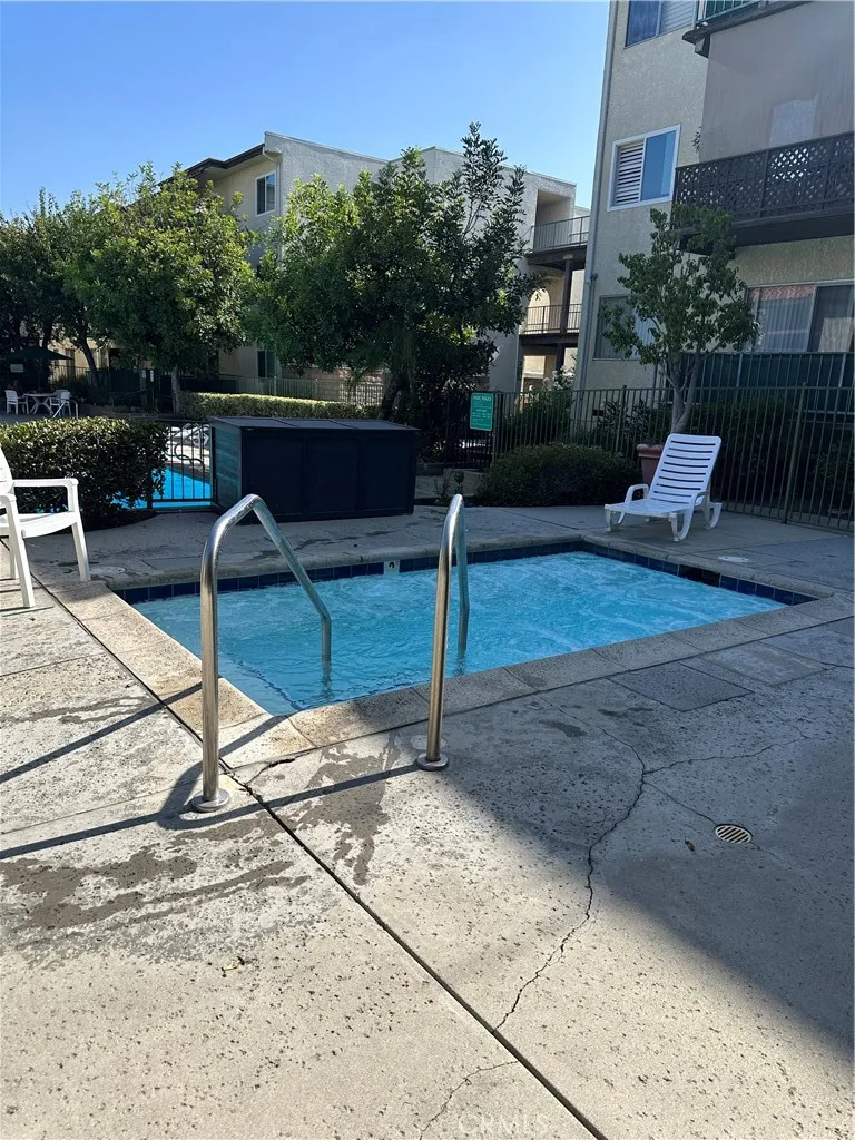 5460 White Oak Avenue #E207 Encino, CA 91316