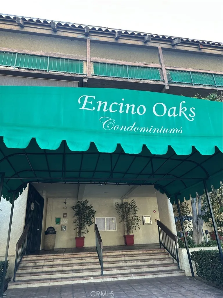 5460 White Oak Avenue #E207 Encino, CA 91316