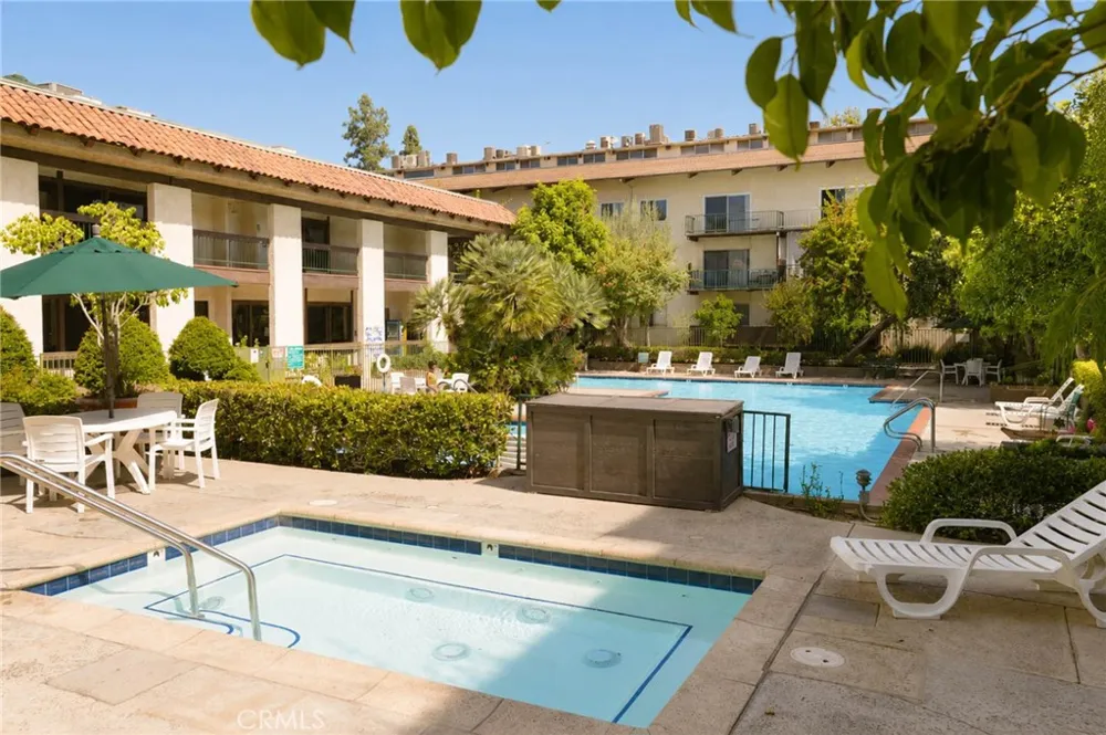 5460 White Oak Avenue #E207 Encino, CA 91316