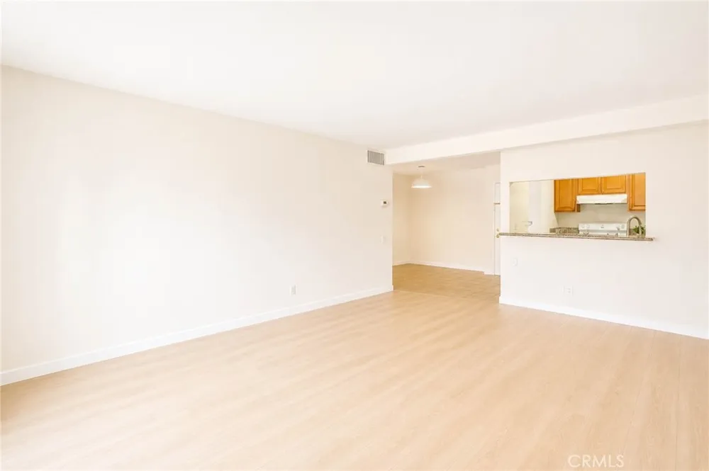 5460 White Oak Avenue #E207 Encino, CA 91316