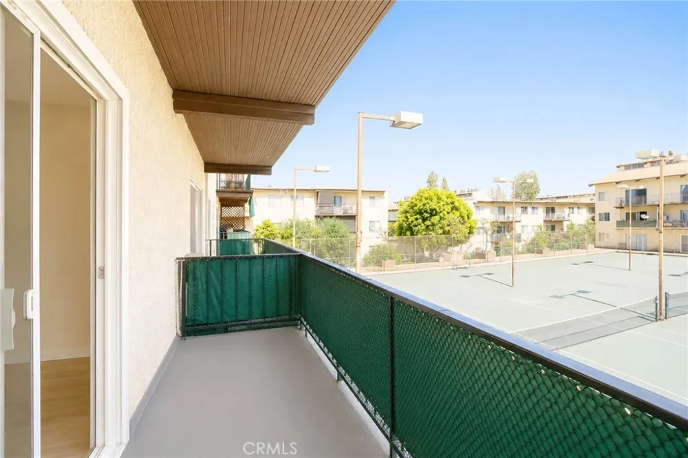 5460 White Oak Avenue #E207 Encino, CA 91316