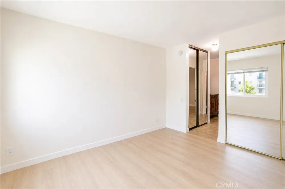 5460 White Oak Avenue #E207 Encino, CA 91316