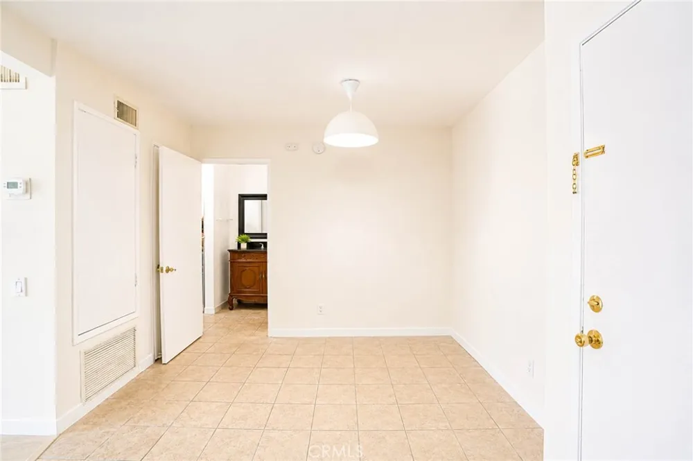 5460 White Oak Avenue #E207 Encino, CA 91316